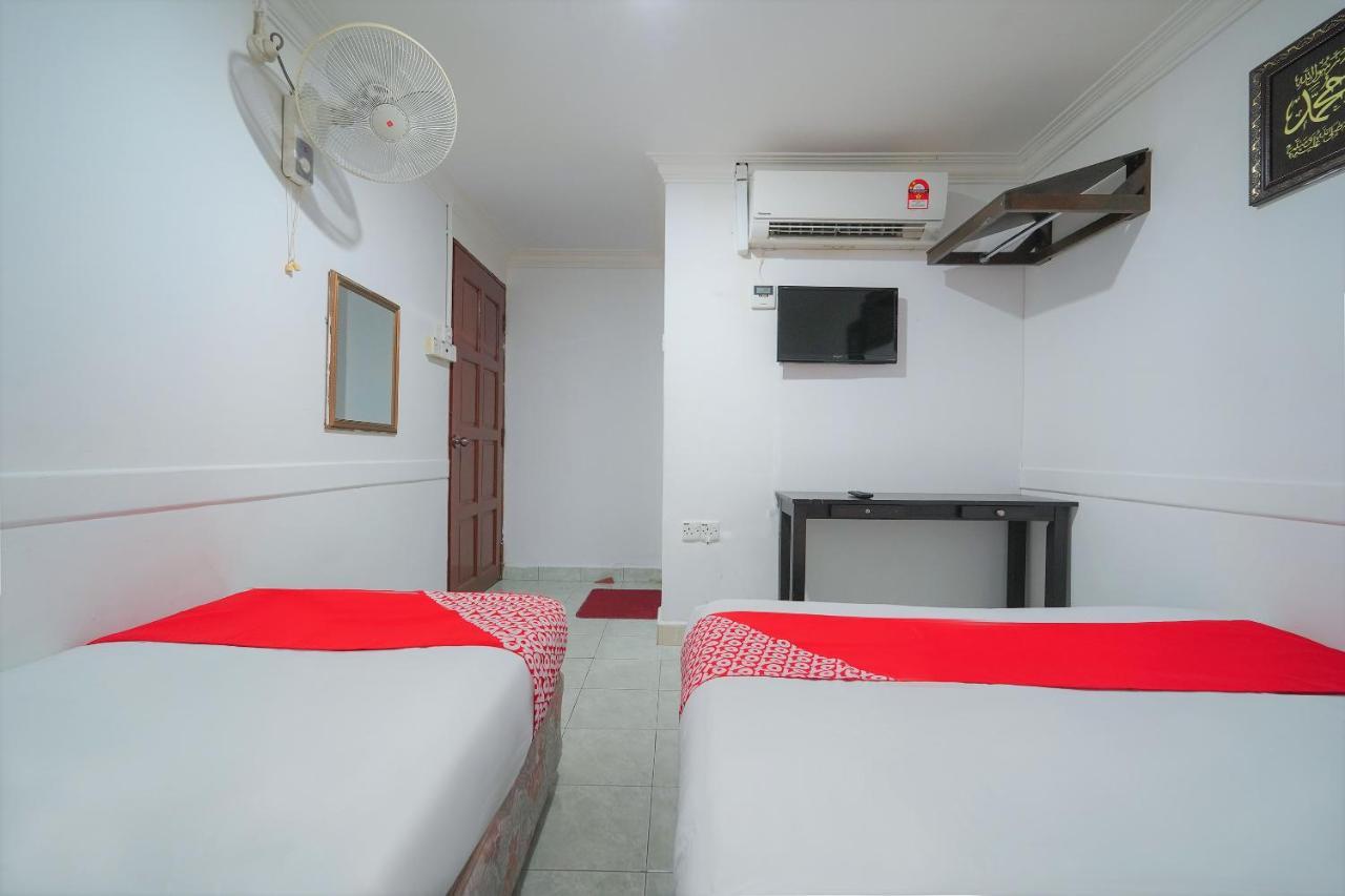 Oyo 89850 Mutiara Motel Куа Екстериор снимка